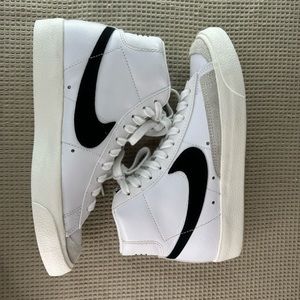 LOGO PULL ON HIGH TOP WHITE/BLACK SNEAKERS